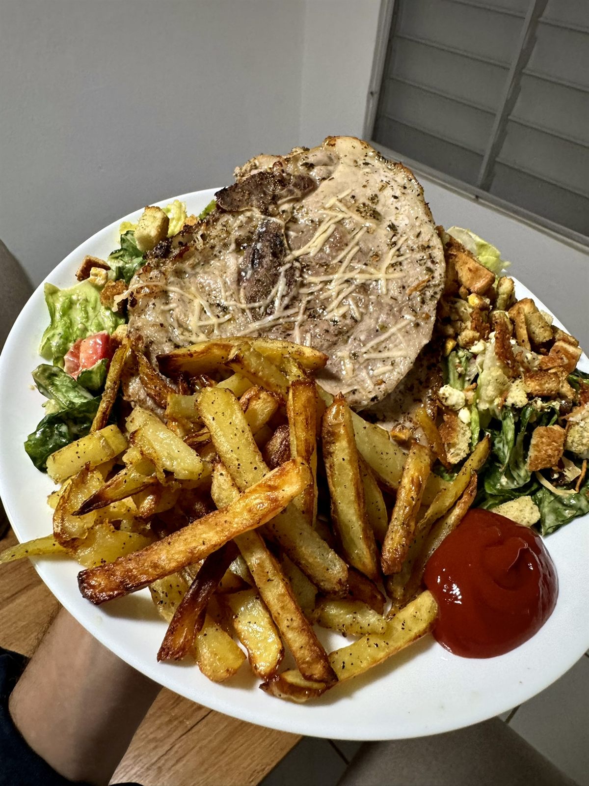 Roast chicken with hand-cut fries, salad and ketchup on a plate